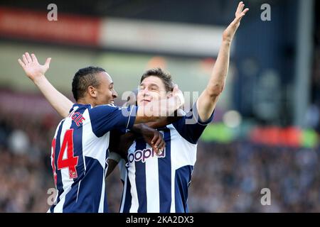 6.. Oktober 2012 - Barclays Premier League - West Bromwich Albion gegen Queens Park Rangers - Zoltan Gera von West Bromwich Albion feiert sein Tor mit Peter Odemwingie (24) 2-0 - Foto: Paul Roberts/Pathos. Stockfoto