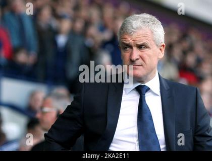 6.. Oktober 2012 - Barclays Premier League - West Bromwich Albion gegen Queens Park Rangers - unter Druck Mark Hughes, Manager der Queens Park Rangers, vor dem Start im Bild - Foto: Paul Roberts/Pathos. Stockfoto