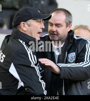 24.. November 2012 - Barclays Premier League - West Bromwich Albion vs. Stoke City - West Bromwich Albion Manager Steve Clarke mit Stoke Manager Tony Pulis. - Foto: Paul Roberts/Pathos. Stockfoto