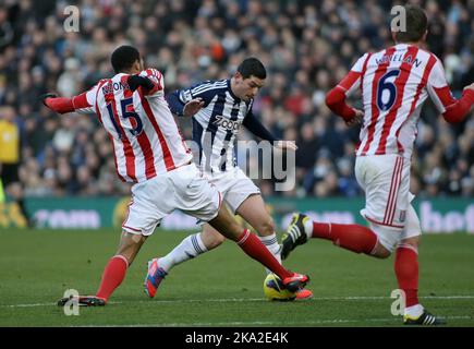 24.. November 2012 - Barclays Premier League - West Bromwich Albion vs. Stoke City - Steven N'Zonzi von Stoke City stellt sich Graham Dorrans von West Bromwich Albion vor. - Foto: Paul Roberts/Pathos. Stockfoto