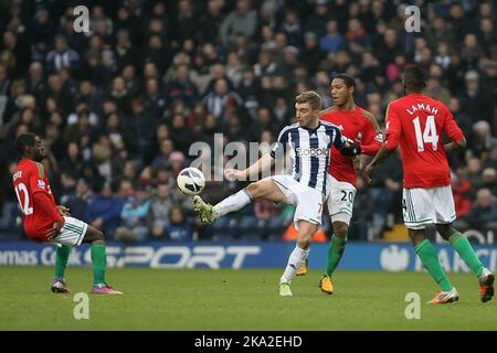 09. März 2013 - Fußball - Barclays Premiership Football - West Bromwich Albion Vs. Swansea City - James Morrisson von West Bromwich Albion gewinnt die Kontrolle zurück - Foto: Paul Roberts/Pathos. Stockfoto