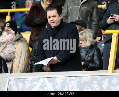 2.. Februar 2013 - npower Championship Football - Wolverhampton Wanderers vs. Cardiff City - Wolverhampton Wanderers CEO Jez Moxey nimmt Platz - Foto: Paul Roberts/Pathos. Stockfoto