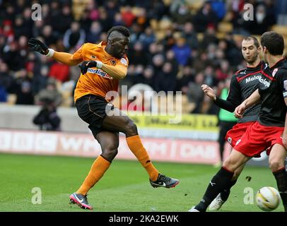 2.. Februar 2013 - npower Championship Football - Wolverhampton Wanderers vs. Cardiff City - Bakary Sako der Wölfe schießt aber nicht ins Ziel - Foto: Paul Roberts/Pathos. Stockfoto