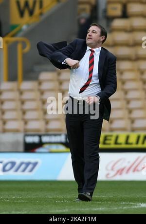 2.. Februar 2013 - npower Championship Football - Wolverhampton Wanderers vs. Cardiff City - Cardiff-Manager Malky Mackay schlägt in die Luft - Foto: Paul Roberts/Pathos. Stockfoto