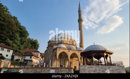 Ein schöner Blick auf die Sinan Pascha Moschee in Prizren Stockfoto