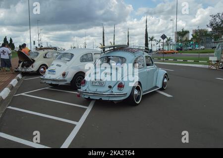 Paulinia-sp,Brasilien-Oktober 30,2022 : Autos auf einer Messe von alten und Tunakaren. Stockfoto