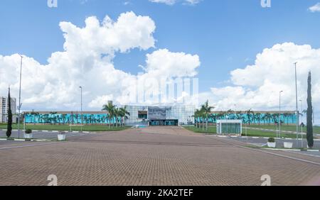 Paulinia-sp,Brasilien-Oktober 30,2022 : Rathaus von paulinia sp 'prefeitura de paulinia sp'gesamte Struktur an einem bewölkten Tag. Stockfoto