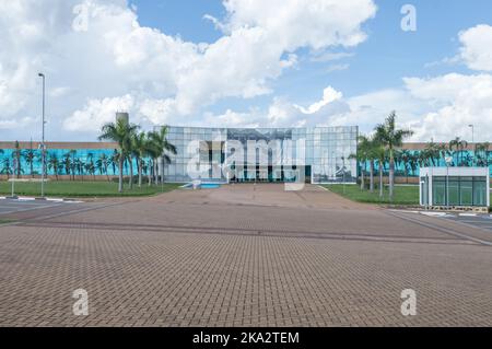 Paulinia-sp,Brasilien-Oktober 30,2022 : Rathaus von paulinia sp 'prefeitura de paulinia sp'gesamte Struktur an einem bewölkten Tag. Stockfoto