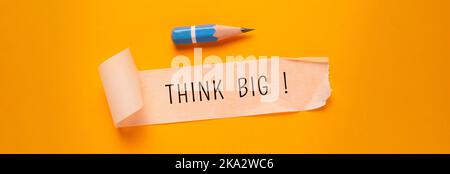 Nahaufnahme einer Geschäftsidee mit „Think Big“ Stockfoto