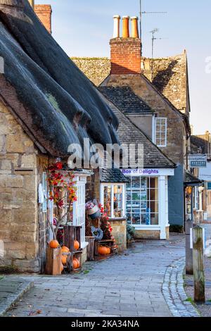 Was auch immer das Wetter im Herbst in Broadway, Cotswolds, Worcestershire, England Stockfoto