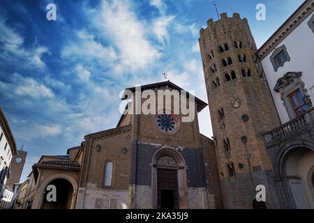 Vorderansicht der Kirche sant'andrea in der Stadt orvieto Stockfoto