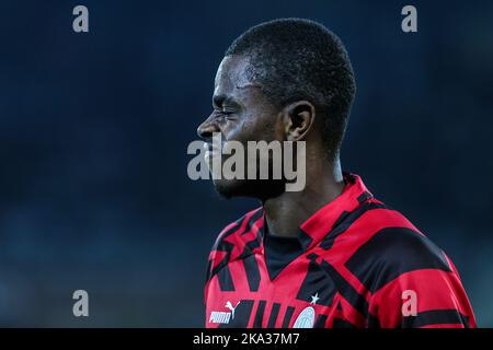 Turin, Italien. 30. Oktober 2022. Pierre Kalulu vom AC Mailand reagiert während des Fußballspiels der Serie A zwischen dem FC Turin und dem AC Mailand 2022-23 im Stadio Olimpico Grande Torino. Endstand; Turin 2:1 Mailand. Kredit: SOPA Images Limited/Alamy Live Nachrichten Stockfoto