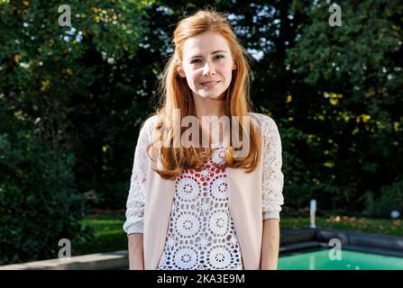 Hamburg, Deutschland. 10. Oktober 2022. Die Schauspielerin Josefine Preuß ist am Set der ZDF-Produktion "Gäste zum Essen". Quelle: Axel Heimken/dpa/Alamy Live News Stockfoto