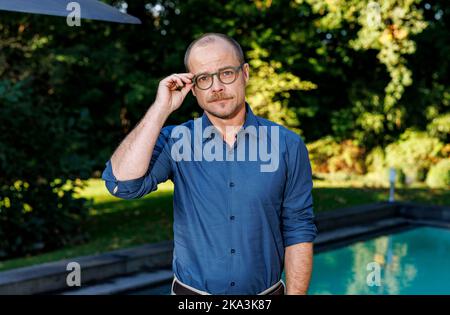 Hamburg, Deutschland. 10. Oktober 2022. Schauspieler Matthias Koeberlin ist am Set der ZDF-Produktion "Gäste zum Essen". Quelle: Axel Heimken/dpa/Alamy Live News Stockfoto