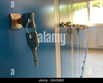 Eine Reihe von Schließfächern in der Schule Stockfoto