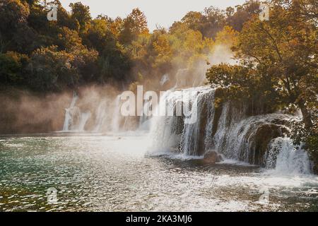 Skradinski Buk Wasserfall im Herbst. Nationalpark Krka, Kroatien Stockfoto