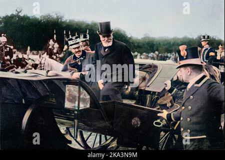 Besuch des Königs und der Königin von Italien in Frankreich - Le roi Vittorio Emanuele III et le président français Emile Loubet arrivant à Versailles, 15. Oktober 1903 - König Vittorio Emanuele III. Und der französische Präsident Emile Loubet kommen am 15. Oktober 1903 in Versailles an Stockfoto