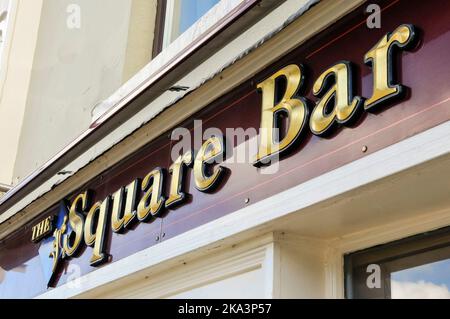 Schild für die Square Bar, Bailleborough, County Cavan, Republik Irland Stockfoto