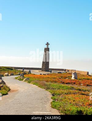 Cabo da Roca Kreuz-Denkmal an der Klippe, westlichster Punkt, Sintra, Portugal Stockfoto