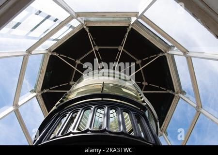 Low-Angle-Ansicht des Innenraums des Old Point Loma Lighthouse, San Diego, Kalifornien, USA Stockfoto