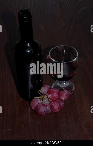 Rote Traube Stillleben mit Wein Stockfoto