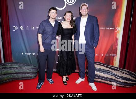 (Von links nach rechts) Brook Driver, Jo Hartley und Finn Bruce bei der Weltpremiere von Schwedin Caroline im Curzon Soho, London, während des Raindance Film Festivals 30.. Bilddatum: Montag, 31. Oktober 2022. Stockfoto