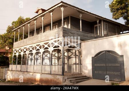 Gebäude Im Kolonialstil, Jacmel, Haiti. Jacmel ist ein wichtiger Hafen für ganz Haiti und war während der Kolonialzeit eine sehr reiche Stadt. Beschädigt b Stockfoto