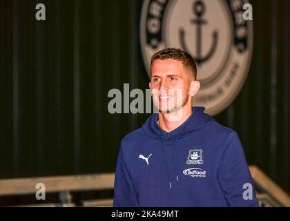 Plymouth, Großbritannien. 31. Oktober 2022. Plymouth Argyle Mittelfeldspieler Jordan Houghton (4) kommt während des Sky Bet League 1-Spiels Plymouth Argyle gegen Exeter City im Home Park, Plymouth, Großbritannien, 31.. Oktober 2022 (Foto von Stanley Kasala/Nachrichtenbilder) in Plymouth, Großbritannien am 10/31/2022. (Foto von Stanley Kasala/News Images/Sipa USA) Quelle: SIPA USA/Alamy Live News Stockfoto