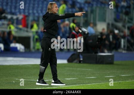 Roma, Italien, Italien. 30. Oktober 2022. Trainer Davide Nicola (Salernitana) reagiert während des Serie-A-Spiels zwischen SS Lazio und US Salernitana 1919 im Stadio Olimpico am 30. Oktober 2022 in Rom, Italien. (Bild: © Giuseppe Fama/Pacific Press via ZUMA Press Wire) Stockfoto