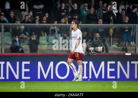 Verona, Italien. 31. Oktober 2022. Ersatz von Nicolo Zaniolo der Roma während des FC Hellas Verona gegen AS Roma, italienisches Fußballspiel Serie A in Verona, Italien, Oktober 31 2022 Quelle: Independent Photo Agency/Alamy Live News Stockfoto