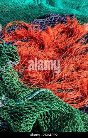 Fischernetze im Hafen von Gairloch an der Atlantikküste Schottlands Stockfoto