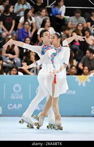 Buenos Aires, Argentinien. 30/10/2022, SHAO-JIE LEE & SHAO-KUAN LEE, China Taipei, Performance in Senior Dance Couples - Free Dance bei den Artistic World Skate Games 2022 im Youth Olympic Park - Amrica Pabelln, am 30. Oktober 2022 in Buenos Aires, Argentinien. Quelle: Raniero Corbelletti/AFLO/Alamy Live News Stockfoto