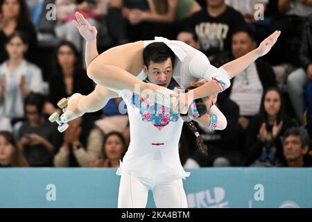 Buenos Aires, Argentinien. 30/10/2022, SHAO-JIE LEE & SHAO-KUAN LEE, China Taipei, Performance in Senior Dance Couples - Free Dance bei den Artistic World Skate Games 2022 im Youth Olympic Park - Amrica Pabelln, am 30. Oktober 2022 in Buenos Aires, Argentinien. Quelle: Raniero Corbelletti/AFLO/Alamy Live News Stockfoto