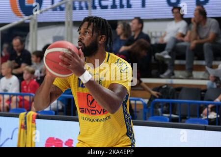 Trient, Italien, 30.. Oktober 2022, Galerie des Spiels zwischen Dolomiti Energia Trentino und GIVOVA Scafati - Italienische Basketball-Meisterschaft A1 Stockfoto