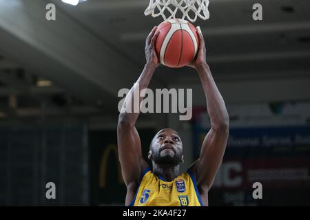 Trient, Italien, 30.. Oktober 2022, Galerie des Spiels zwischen Dolomiti Energia Trentino und GIVOVA Scafati - Italienische Basketball-Meisterschaft A1 Stockfoto