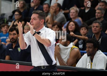 Trient, Italien, 30.. Oktober 2022, Galerie des Spiels zwischen Dolomiti Energia Trentino und GIVOVA Scafati - Italienische Basketball-Meisterschaft A1 Stockfoto