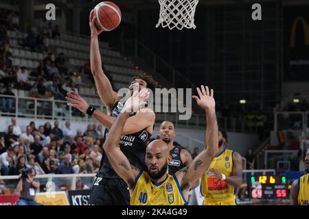 Trient, Italien, 30.. Oktober 2022, Galerie des Spiels zwischen Dolomiti Energia Trentino und GIVOVA Scafati - Italienische Basketball-Meisterschaft A1 Stockfoto