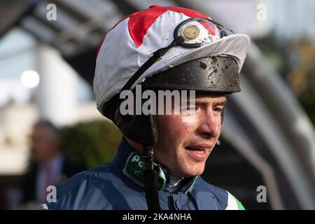 Ascot, Bergen, Großbritannien. 29.. Oktober 2022. Horse Our Power mit Jockey Charlie Deutsch gewinnt den Bateaux London Gold Cup Handicap Steeple Chase auf der Ascot Racecourse. Besitzer Walters Plant Hire und Potter Group. Trainer Sam Thomas, Cardiff. Züchter John Hennessy. Quelle: Maureen McLean/Alamy Stockfoto