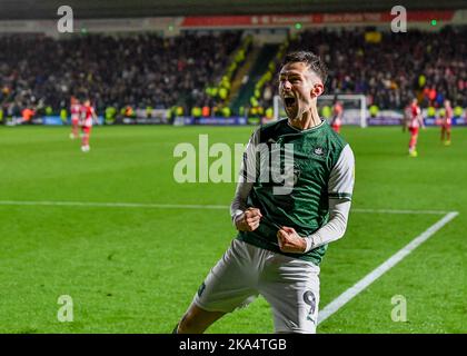 Plymouth, Großbritannien. 31. Oktober 2022. TOR Plymouth Argyle Stürmer Ryan Hardie (9) feiert ein Ziel, es 4-2 während des Sky Bet League 1-Spiels Plymouth Argyle gegen Exeter City im Home Park, Plymouth, Vereinigtes Königreich, 31.. Oktober 2022 (Foto von Stanley Kasala/News Images) in Plymouth, Vereinigtes Königreich am 10/31/2022. (Foto von Stanley Kasala/News Images/Sipa USA) Quelle: SIPA USA/Alamy Live News Stockfoto
