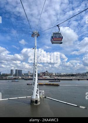 Die Londoner Seilbahn (Dangleway), Greenwich Peninsula, London, England, Großbritannien Stockfoto
