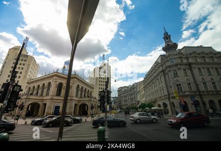 Bukarest, Rumänien - 22. September 2022: Blick auf die wunderschöne Victory Avenue in Bukarest, Rumänien. Stockfoto