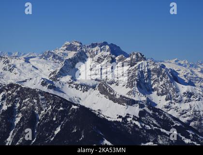 Schneebedeckte Berge vom Mount Chaeserrugg aus gesehen, Stockfoto
