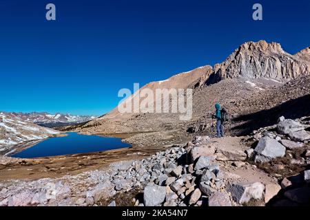 Guitar Lake unterhalb von Mount Whitney im High Sierras, Sequoia-Kings Canyon National Park, Pacific Crest Trail, USA Stockfoto