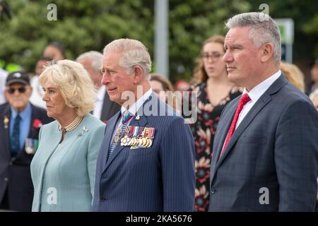 Prinz Charles und Camilla, Herzogin von Cornwall, nehmen an der Kranzlegen-Zeremonie im Mount Roskill war Memorial Park während ihres königlichen Besuchs in Neuseeland Teil Stockfoto