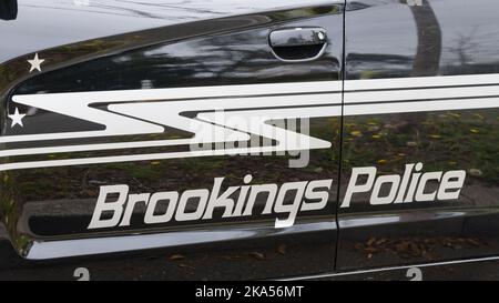 Brookings, OR, USA - 17. September 2022; Name an der Tür des Kaderwagens für die Brookings Police im Süden von Oregon Stockfoto