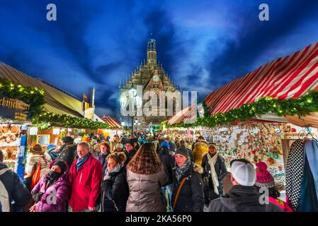 Nürnberg, Deutschland - Dezember 2018: Christkindlesmarkt, Weihnachtsmarkt in Nürnberg berühmt in Europa. Stockfoto