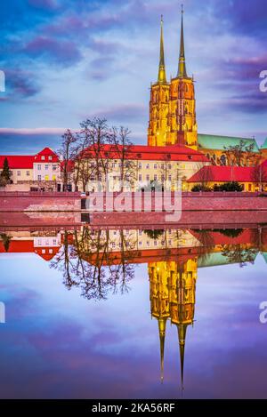 Breslau, Polen. Historische Kathedrale Insel in der Breslauer Altstadt mit oder Fluss Wasserspiegelung. Stockfoto