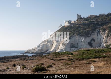 Die Natur des Mittelmeers, der Grottos-Felsen von Rosh Hanikra, in Nordgalilea, Israel, Nordgrenze mit dem Libanon Stockfoto