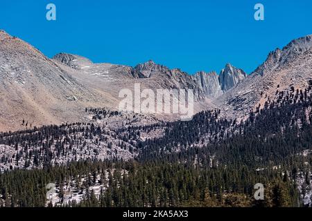 Blick auf Mount Whitney (14.505 Fuß), Sequoia-Kings Canyon National Park, Pacific Crest Trail, Kalifornien, USA Stockfoto