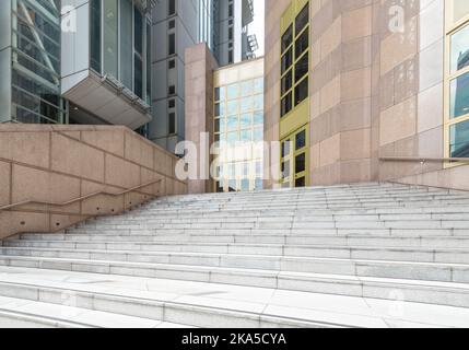 Details der Geländer und Treppen eines modernen Gebäudes Stockfoto